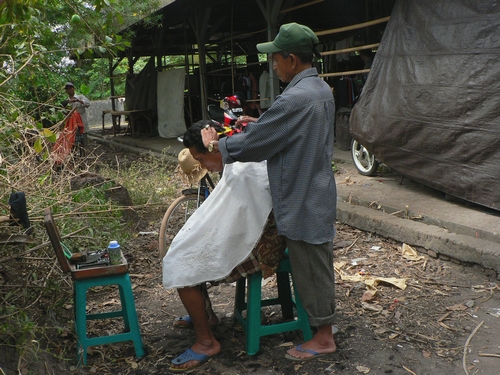 le coiffeur du village